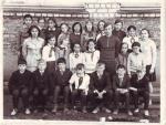 Первая в третьем ряду справа вожатая школы в 70-е годы Зарщикова Надежда Викторовна
